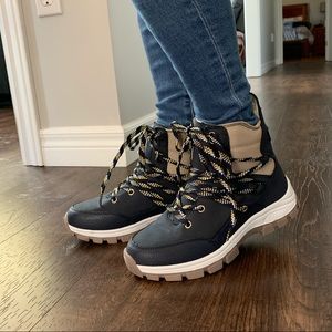 New Nautica boots size 6